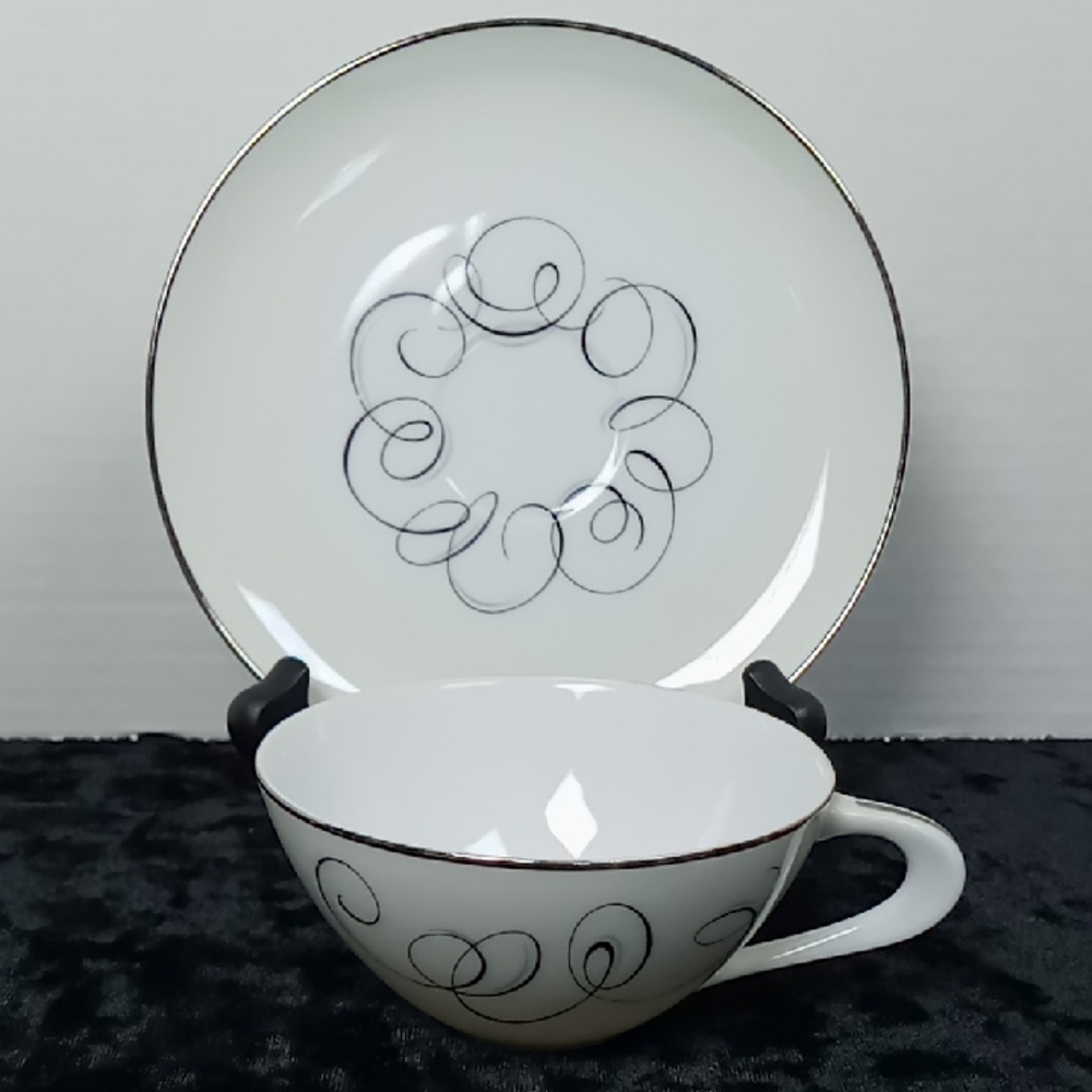 Style House Fine China Japan Set 4 Cups/Saucers "Rhythm" White/Blk/Gray Swirl